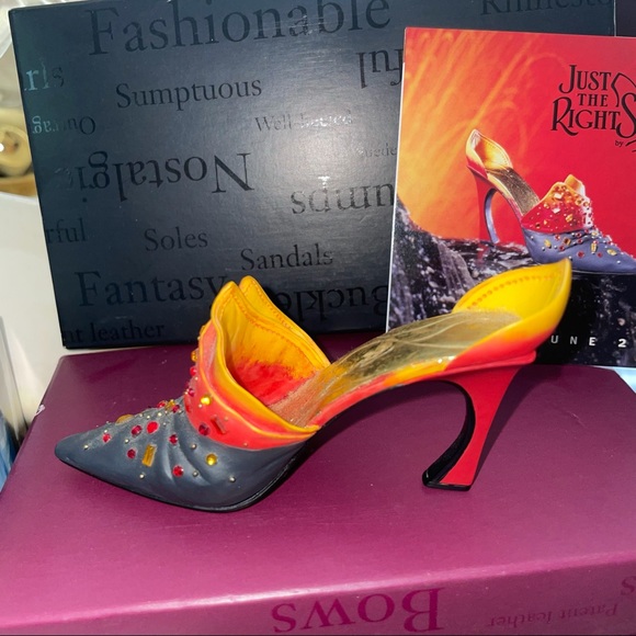 Raine Just the Right Shoe 2001 “Passion’s Flame” Style 25152 - Picture 4 of 11